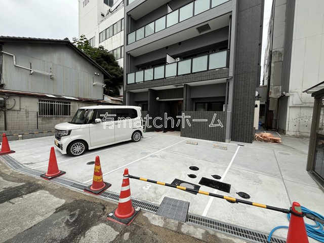 MAISON PREMIER UMEDA NORTHの駐車場