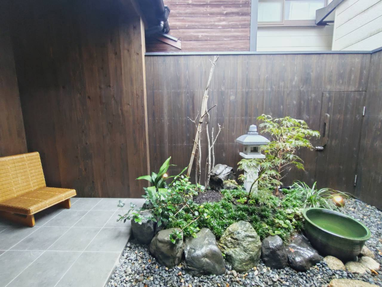 オシャレな京町家◆日本庭園を眺めるテラス◆暮らしに嬉しい設備が充実◆駐車１台可能◆北区紫野郷ノ上町の庭|庭