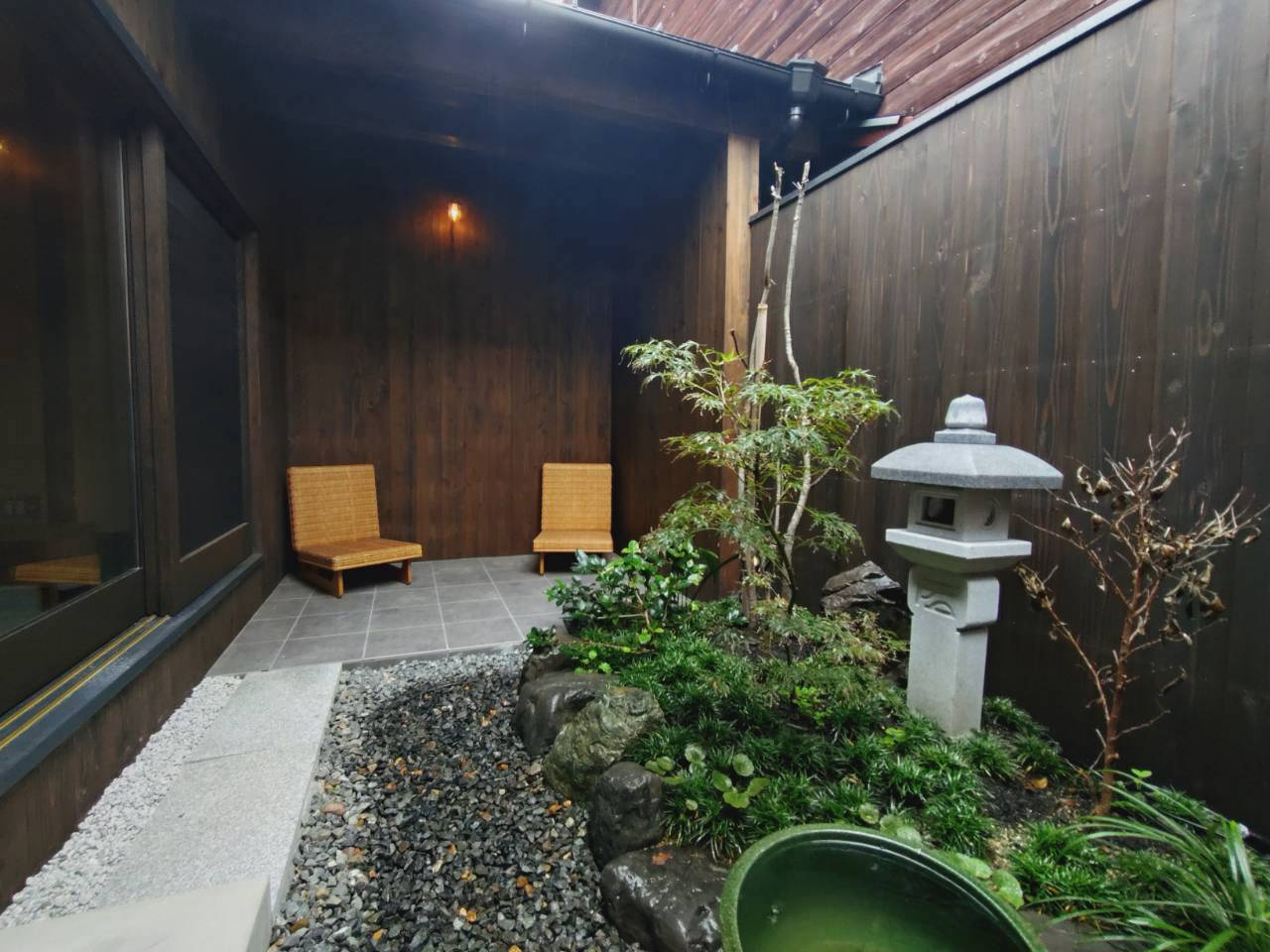 オシャレな京町家◆日本庭園を眺めるテラス◆暮らしに嬉しい設備が充実◆駐車１台可能◆北区紫野郷ノ上町の庭|庭