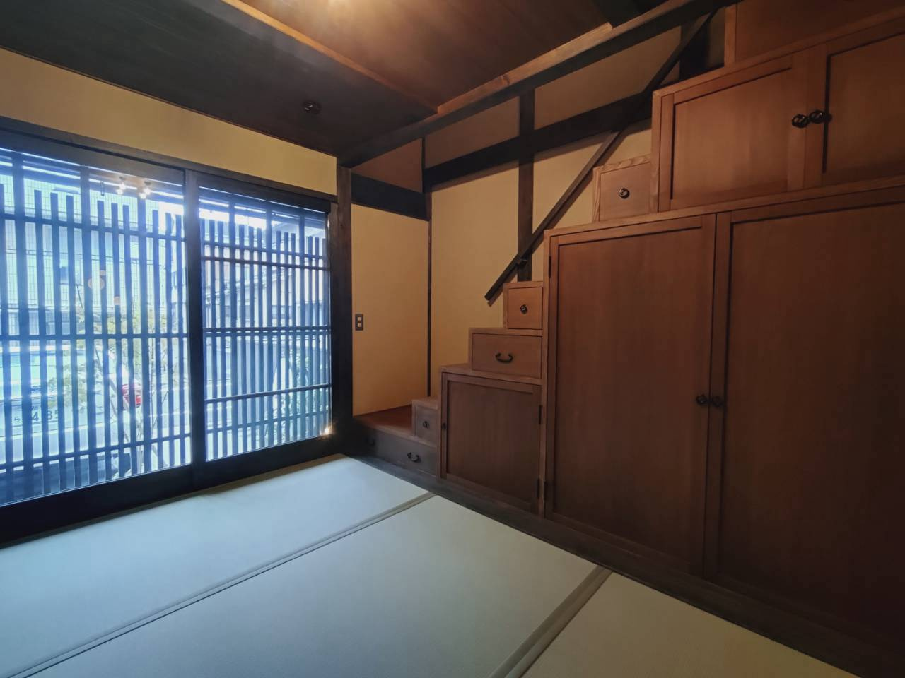 オシャレな京町家◆日本庭園を眺めるテラス◆暮らしに嬉しい設備が充実◆駐車１台可能◆北区紫野郷ノ上町の和室|１階和室