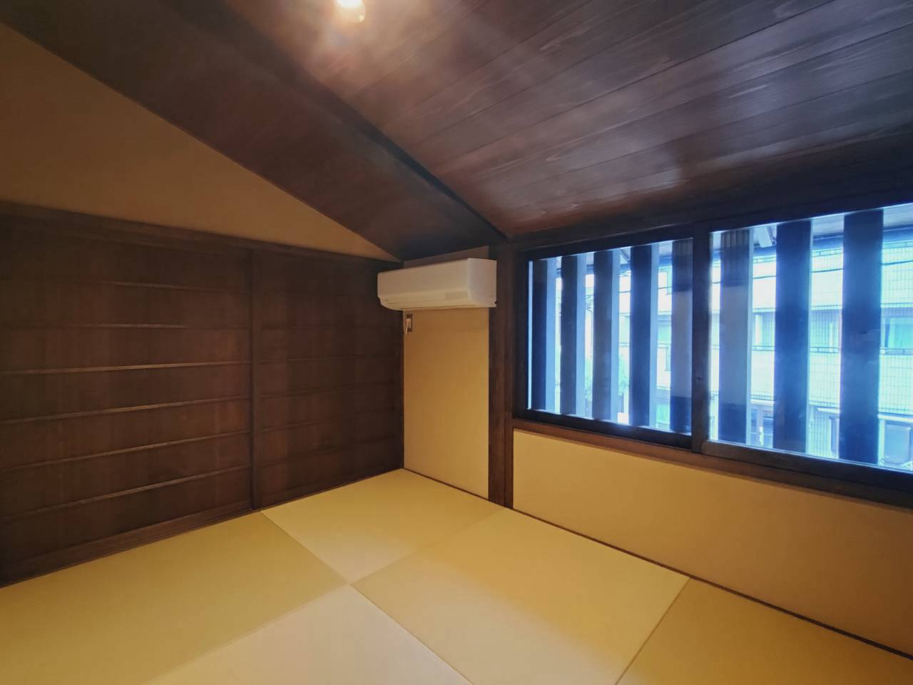 オシャレな京町家◆日本庭園を眺めるテラス◆暮らしに嬉しい設備が充実◆駐車１台可能◆北区紫野郷ノ上町の洋室|２階和室