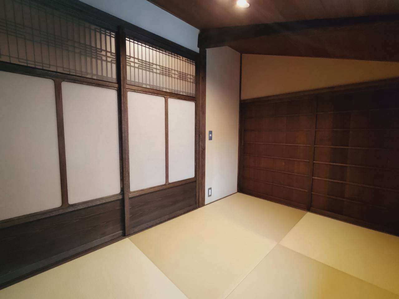 オシャレな京町家◆日本庭園を眺めるテラス◆暮らしに嬉しい設備が充実◆駐車１台可能◆北区紫野郷ノ上町の和室|２階和室
