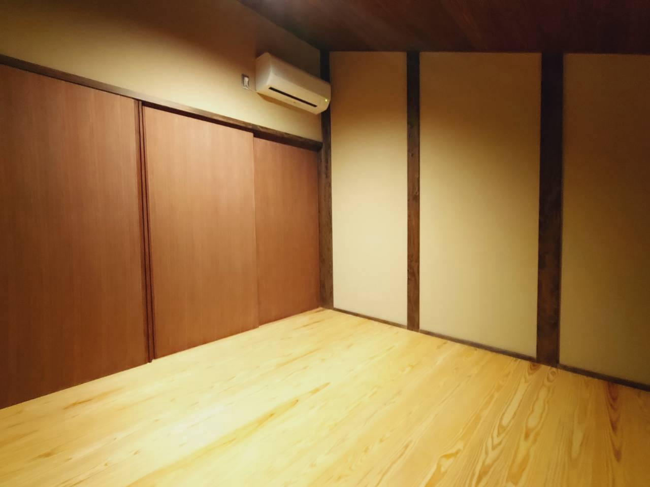 オシャレな京町家◆日本庭園を眺めるテラス◆暮らしに嬉しい設備が充実◆駐車１台可能◆北区紫野郷ノ上町の洋室|洋室