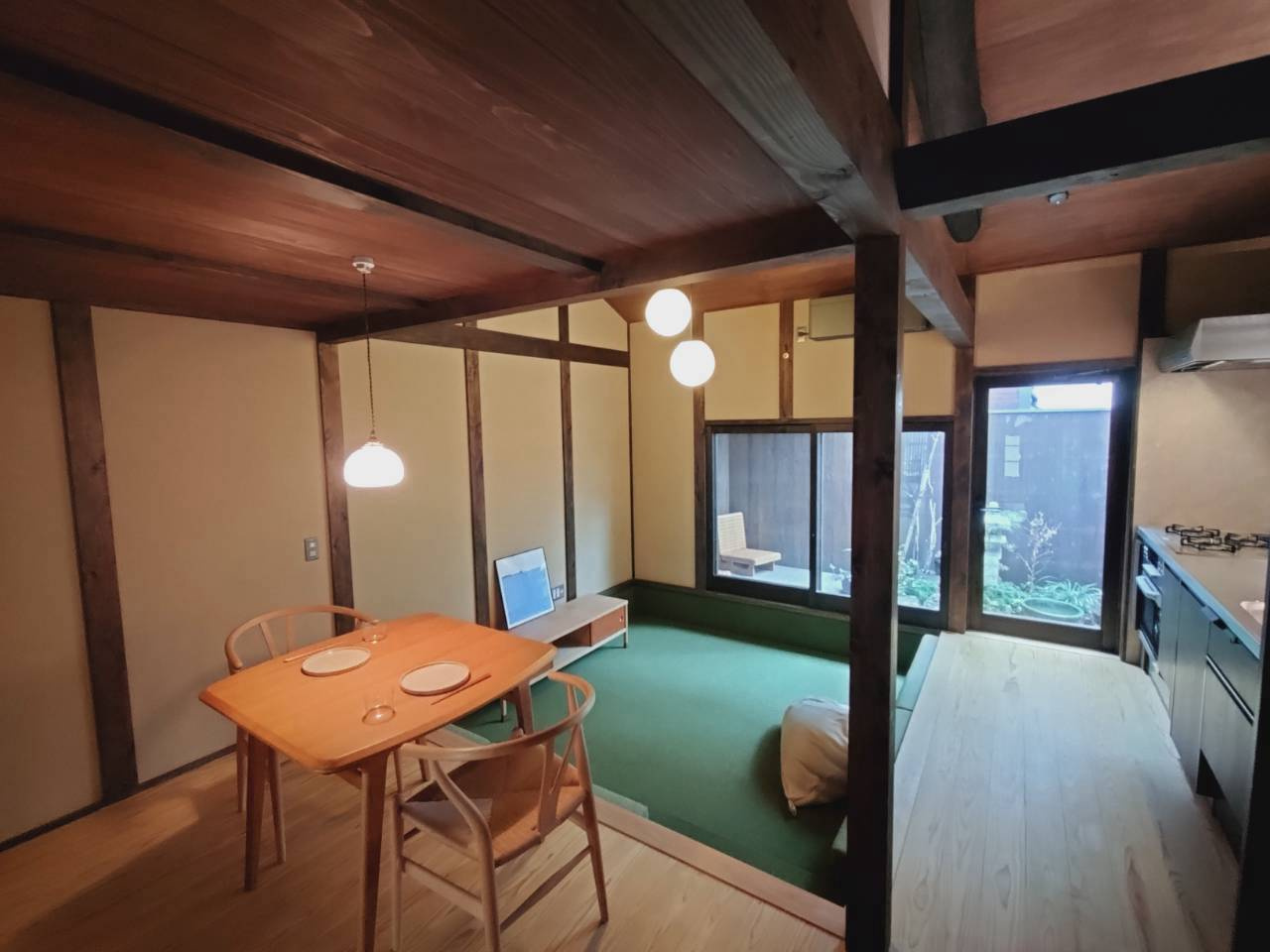 オシャレな京町家◆日本庭園を眺めるテラス◆暮らしに嬉しい設備が充実◆駐車１台可能◆北区紫野郷ノ上町の居間・リビング|リビング