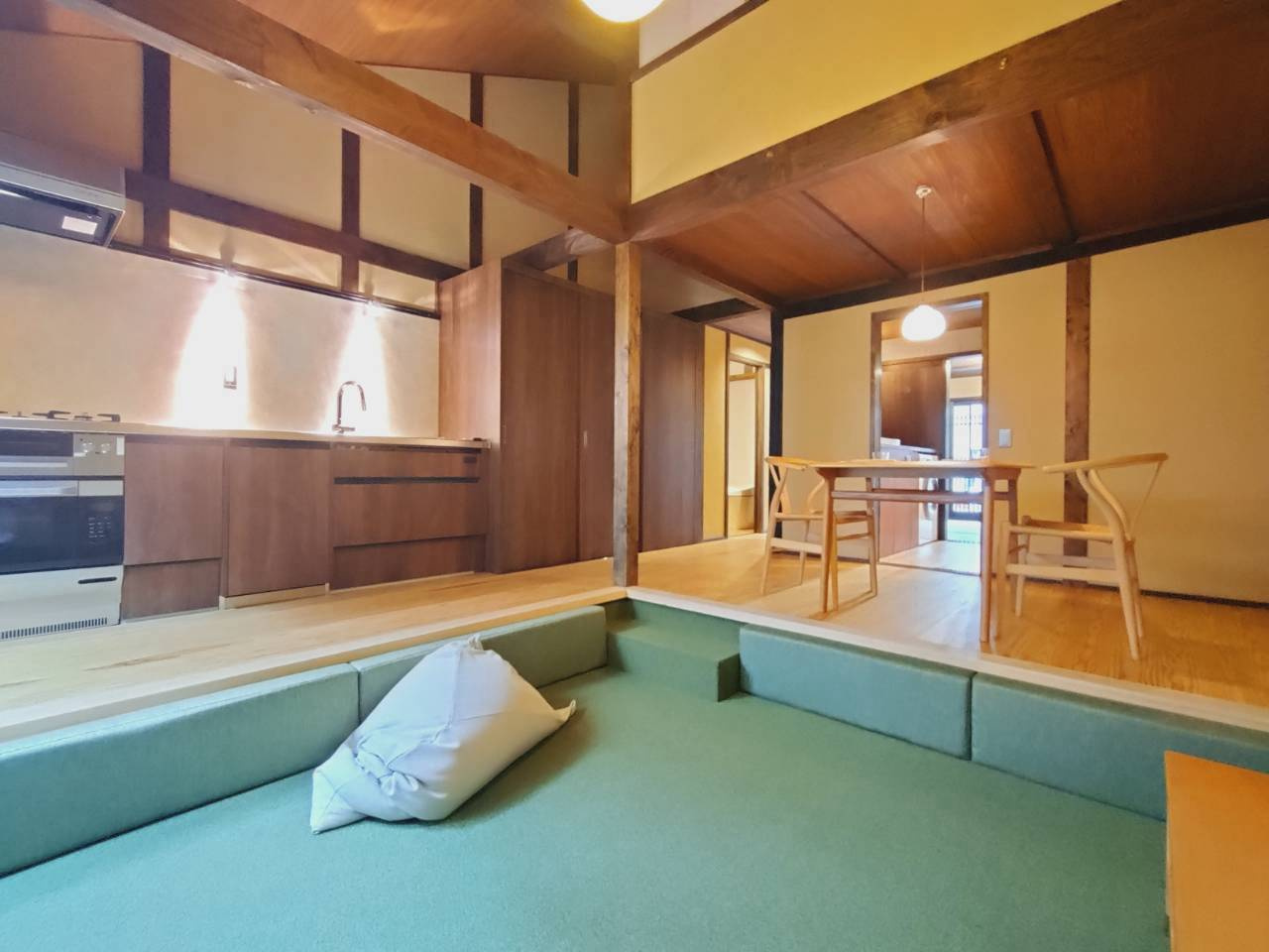 オシャレな京町家◆日本庭園を眺めるテラス◆暮らしに嬉しい設備が充実◆駐車１台可能◆北区紫野郷ノ上町の居間・リビング|リビング