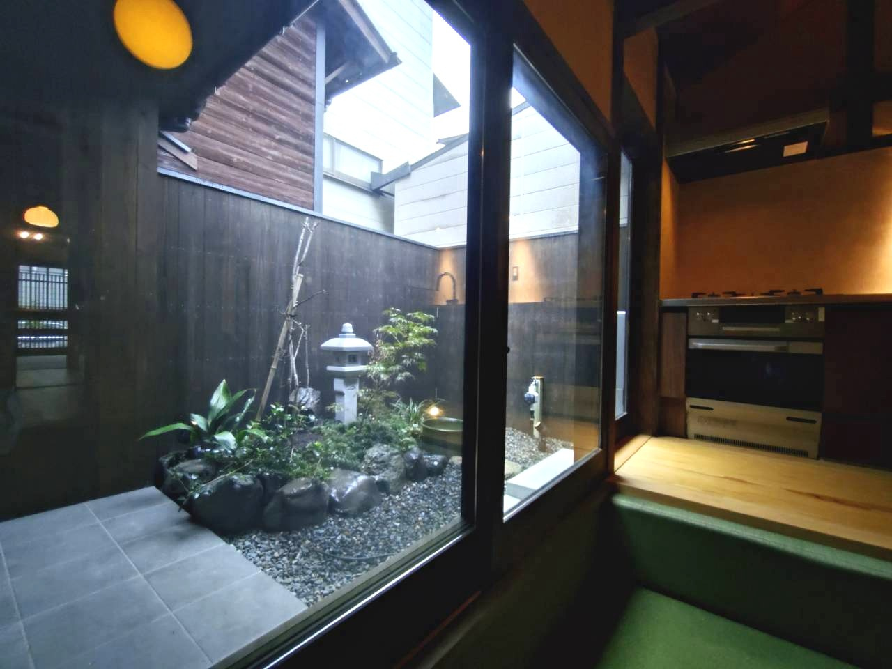 オシャレな京町家◆日本庭園を眺めるテラス◆暮らしに嬉しい設備が充実◆駐車１台可能◆北区紫野郷ノ上町の庭|庭