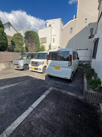 メープルハウスの駐車場