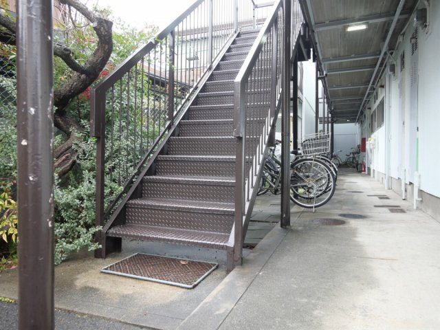 田中・大村ハイツのエントランス