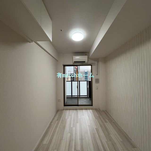 セレニテ本町東リアンの洋室