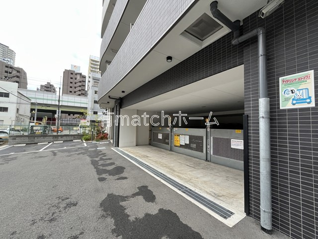 セレニテ本町東リアンの駐車場