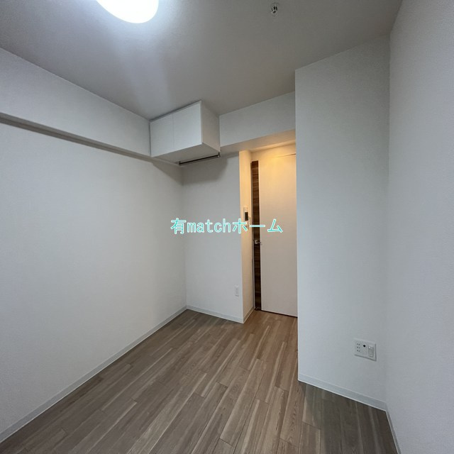 セレニテ本町東リアンの洋室