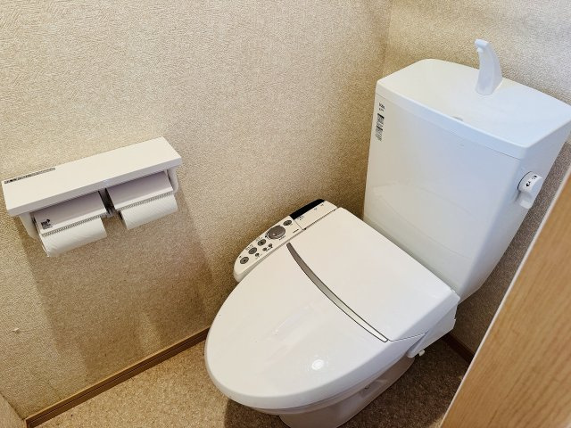 八王子市　上壱分方町　中古戸建てのトイレ|～暖房温水洗浄機能付きトイレ　冬場は特に嬉しい機能ですね～