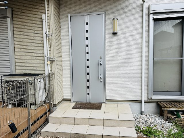 八王子市　上壱分方町　中古戸建ての玄関|～玄関は安心のWロックキーを採用～