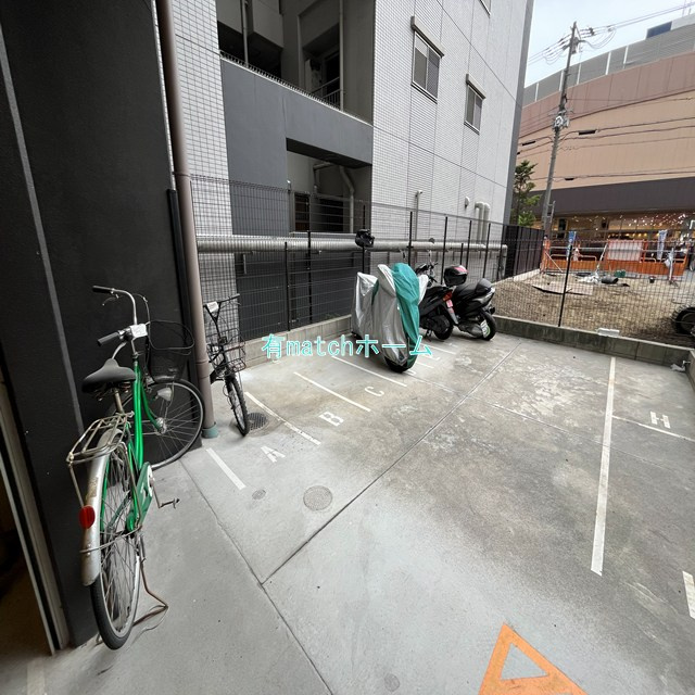 フロンティアコート堺筋本町の駐車場