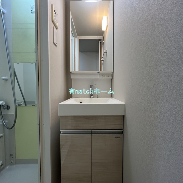 フロンティアコート堺筋本町の独立洗面台