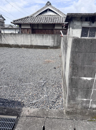 「開放感のある立地」香美市土佐山田町宝町2丁目　売地　建築条件無しのその他|敷地の奥まで見渡せる現地。建物や庭、駐車スペースの配置をイメージできます。