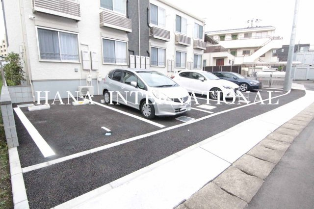 クレイノトウィンクルＤの駐車場
