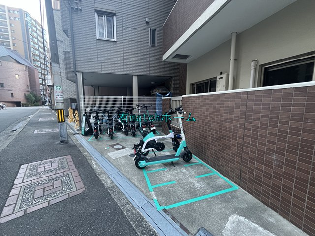 ES-Grande大阪同心の駐車場