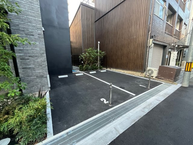 ブランシエスタ天満の駐車場