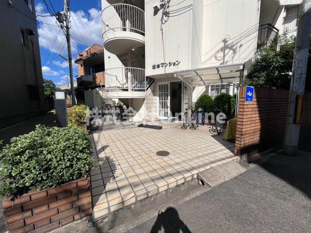 松本マンションのエントランス