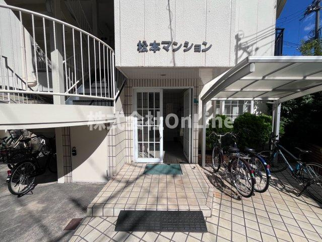 松本マンションのエントランス