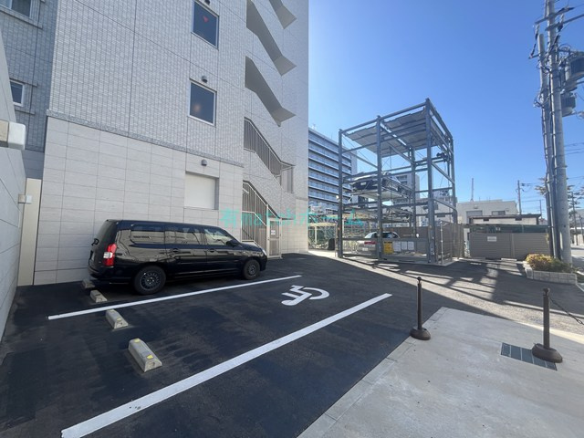グランカーサ高井田の駐車場