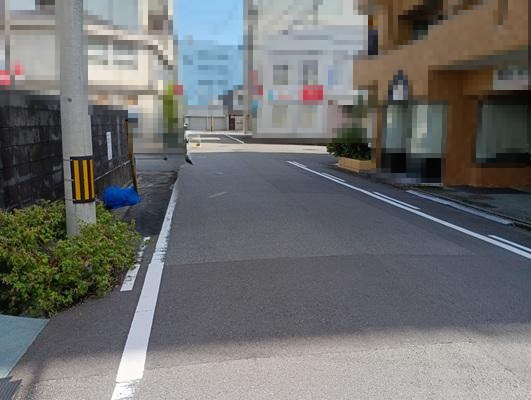 高知市鷹匠町１丁目　売土地の前面道路含む現地写真