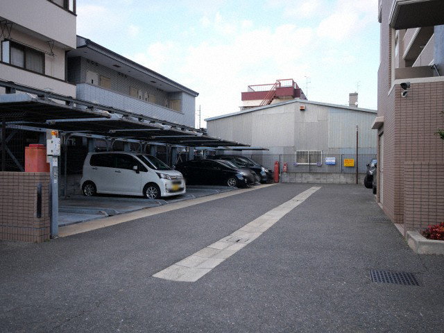 エクセレント・バーツの駐車場