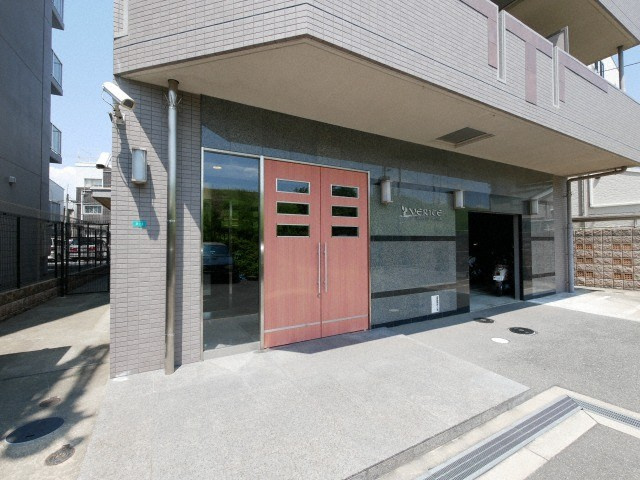 ヴェリテ新大阪のエントランス