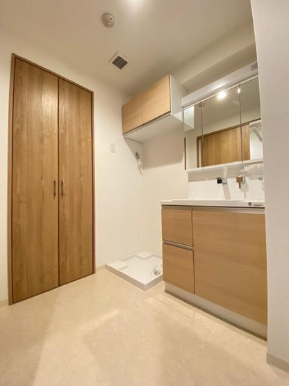 【洗面所】 | ｃｈｉｅｎ　ｖｉｖｅｒｒｉｎ（シヤン・ヴィヴラン） | ※写真は同タイプ住戸です。