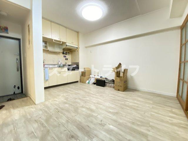 大阪市淀川区宮原５丁目の賃貸マンションの居間・リビング