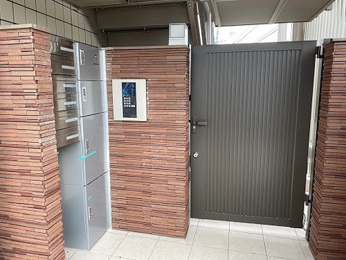 熊本市南区出仲間５丁目のアパートの玄関