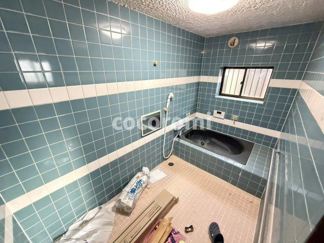 門真市本町大型戸建ての浴室