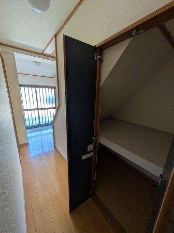 9808大江貸家の内装|階段下収納