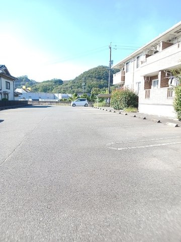 ベル　フィオーレＣの駐車場