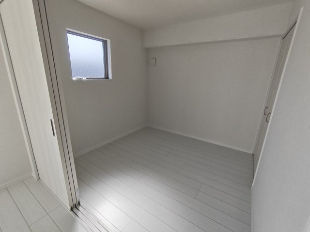 ディークラート尼崎東の洋室