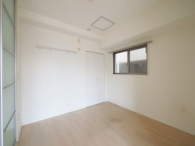 グランルージュ谷町六丁目の洋室