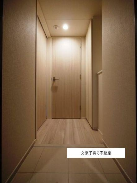 グランハイツ曙橋の玄関