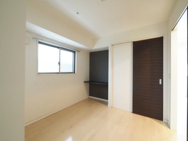 グランルージュ谷町六丁目の洋室