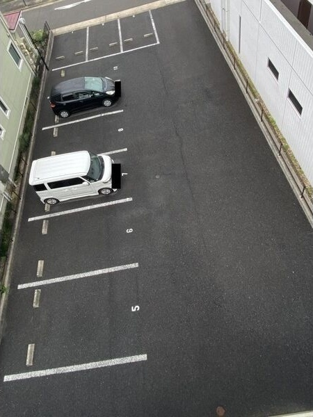 コンソラトゥールの駐車場