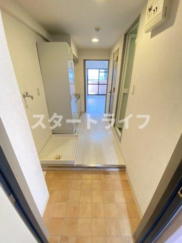 大阪市淀川区十三本町１丁目の賃貸マンションの玄関