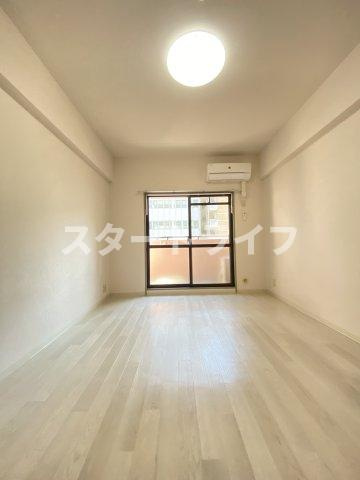 大阪市淀川区十三本町１丁目の賃貸マンションの居間・リビング