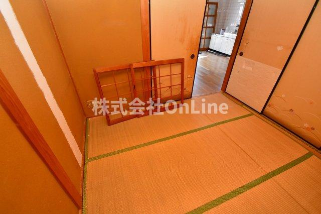 D2ハウス若江岩田の和室