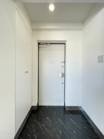 ブランノワール早稲田の玄関