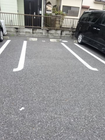 オートヌ　ヴァレの駐車場