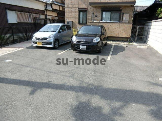 マルシエK・Kの駐車場