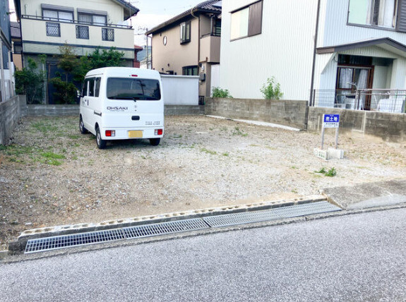 「南向き約41坪」高知市南万々　売地　建築条件付の前面道路含む現地写真|小・中学校まで徒歩9分、スーパーまで徒歩8分、最寄り駅まで徒歩5分の好立地です♪