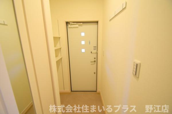 ベルフィオーレ鴫野の玄関
