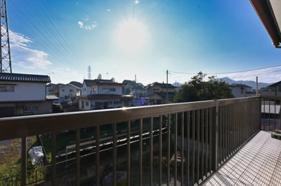 【バルコニー】 | 太田市上小林町 中古戸建住宅 | バルコニーからの眺めも良く南向きで陽の光もしっかり入ります♪