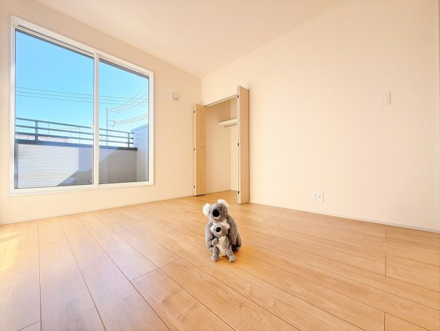 【洋室】 | 藤岡市藤岡　新築住宅 | 広さはお子様の勉強部屋にも適した広さ！
勉強机や本棚などの家具を置いてもフリースペースも確保することができます。